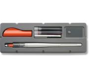 Pilot Pack de Pluma Estilografica Parallel Pen 1.5mm - Punta de Acero - Trazo de 1.5mm - 2 Recargas, Kit Limpieza Interior y Exterior - Color Negro/Rojo