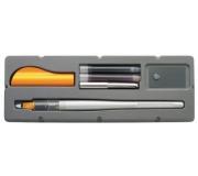 Pilot Pack de Pluma Estilografica Parallel Pen 2.4mm - Punta de Acero - Trazo de 2.4mm - 2 Recargas, Kit Limpieza Interior y Exterior - Color Negro/Rojo